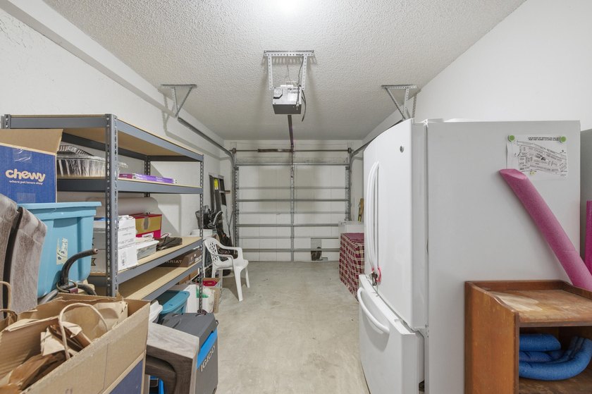 Don't Wait ! Welcome to this charming 3-bedroom, 2-bathroom - photo 24