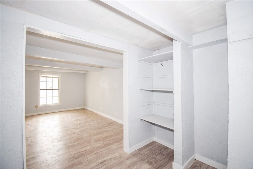 Just renovated!! Added another bedroom and large bathroom - photo 25