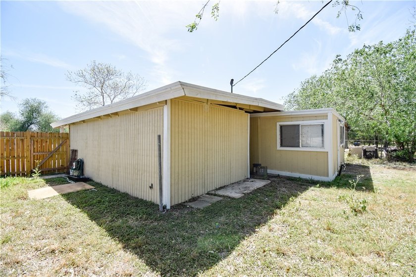 Just renovated!! Added another bedroom and large bathroom - photo 29