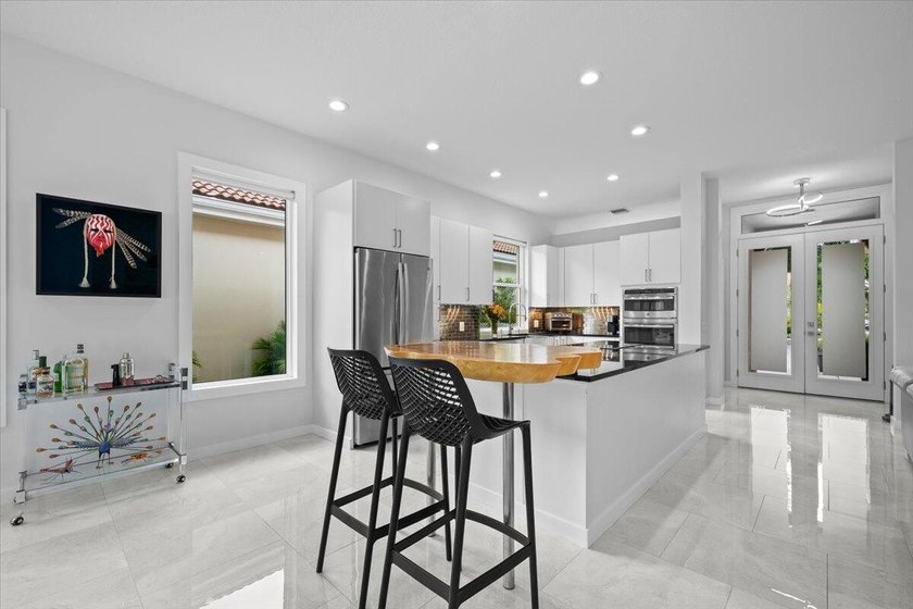 Beautifully reimagined home in the Hamptons of Jupiter - photo 3