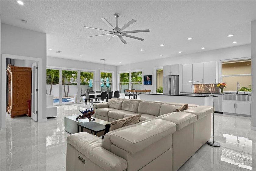 Beautifully reimagined home in the Hamptons of Jupiter - photo 9