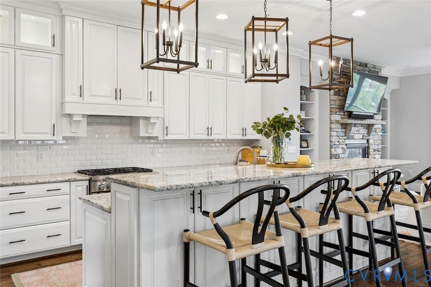 A townhome of this caliber rarely becomes available in the - photo 12