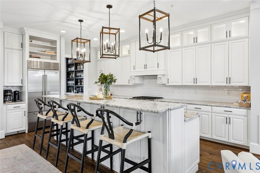 A townhome of this caliber rarely becomes available in the - photo 14
