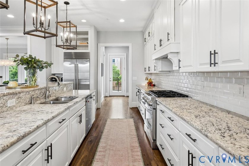 A townhome of this caliber rarely becomes available in the - photo 17