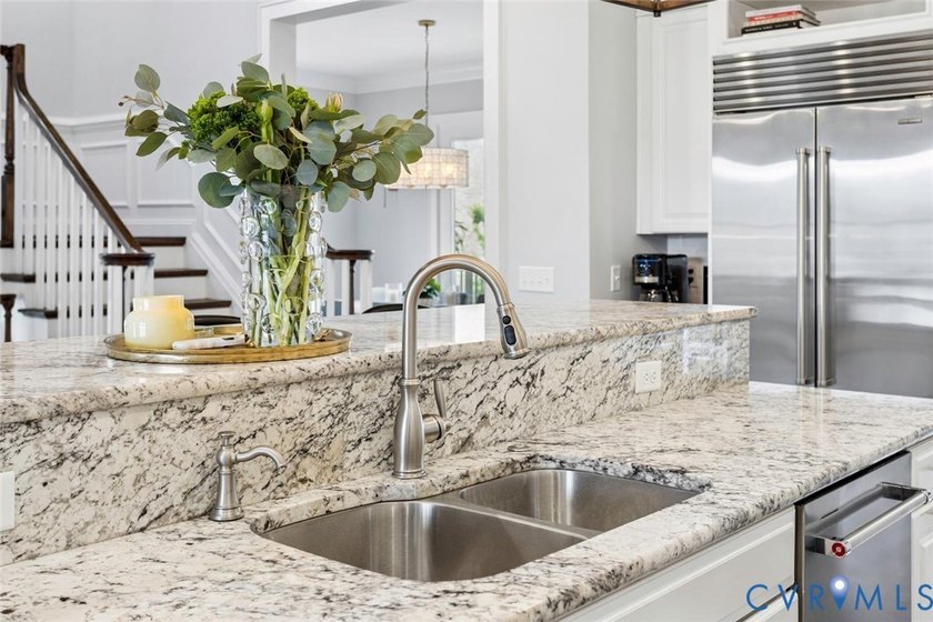 A townhome of this caliber rarely becomes available in the - photo 18