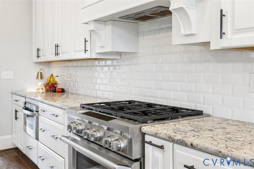 A townhome of this caliber rarely becomes available in the - photo 19