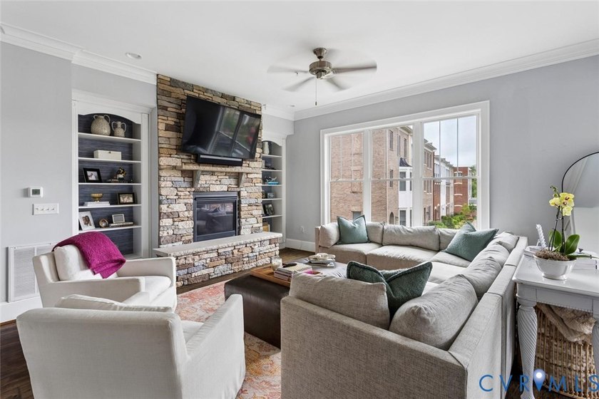 A townhome of this caliber rarely becomes available in the - photo 26