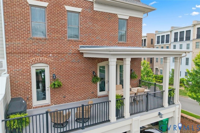 A townhome of this caliber rarely becomes available in the - photo 39