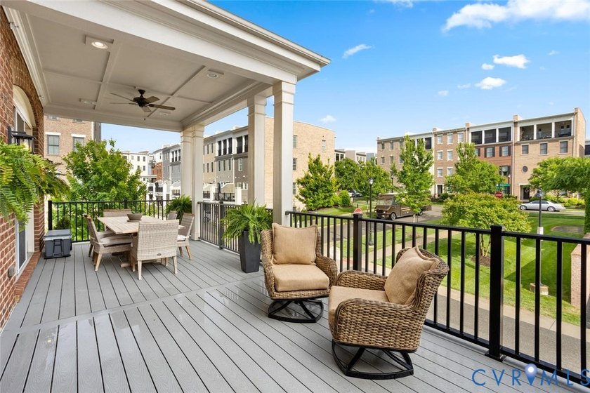 A townhome of this caliber rarely becomes available in the - photo 45