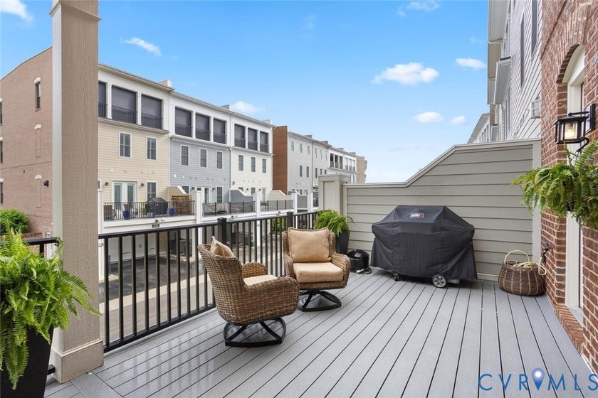 A townhome of this caliber rarely becomes available in the - photo 47