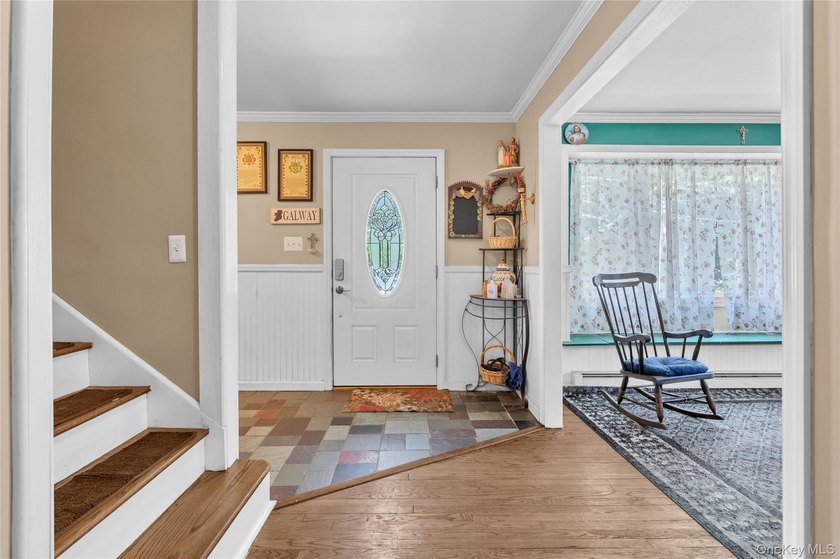 Welcome to this spacious and meticulously maintained 2,464 - photo 4