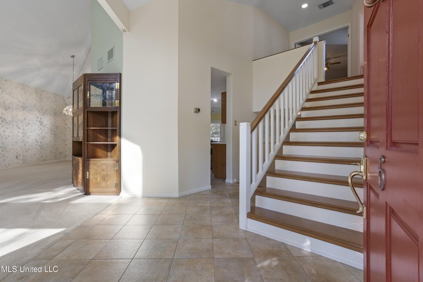 WONDERFUL, SPACIOUS FAMILY HOME IN MUCH SOUGHT AFTER BAYOU OAKS - photo 8