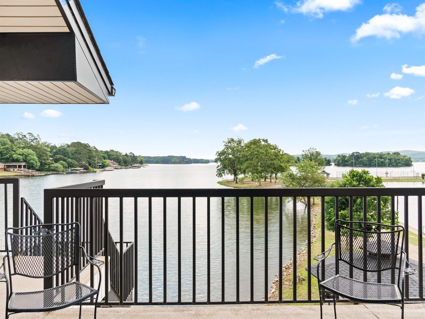 Lake views abound - wake up to some of the best views of Lake - photo 2