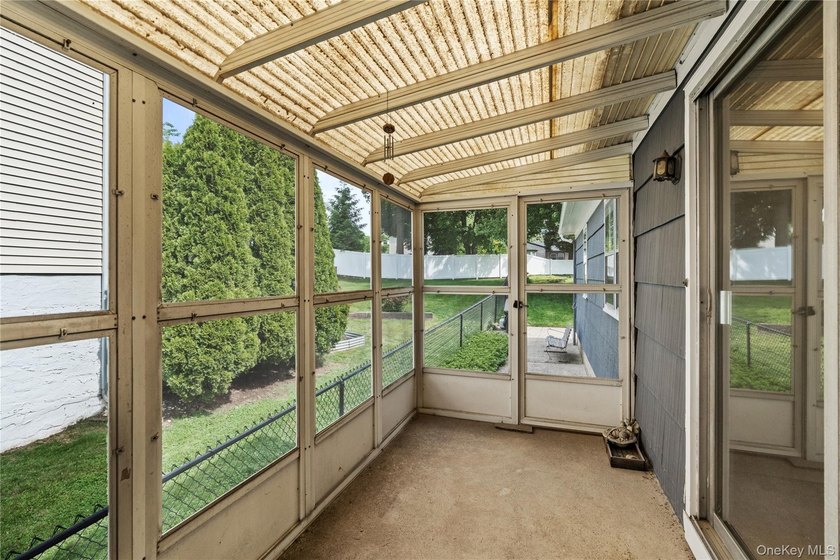Welcome home to the East End of New Rochelle's highly desirable - photo 11
