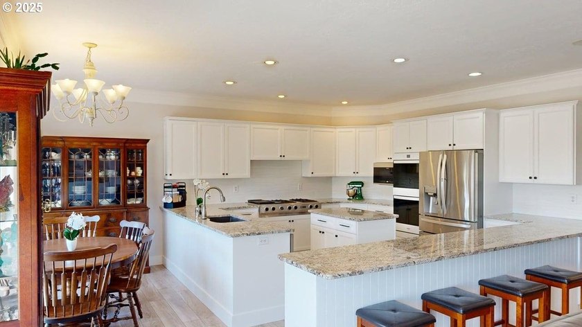 Spacious 4-bedroom, 3.5 bath residence with a rare 4-car garage - photo 11