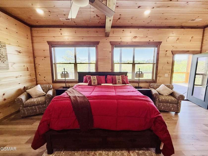Turn-key 4-bedroom cabin located in the gated Timberlake Bay - photo 12