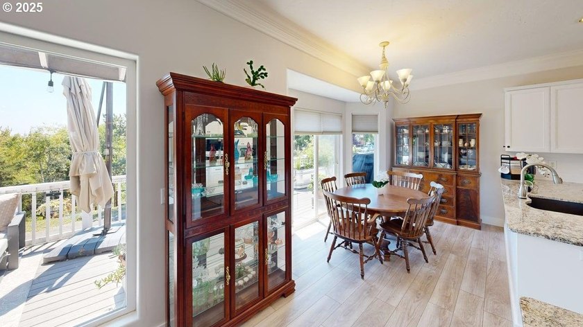 Spacious 4-bedroom, 3.5 bath residence with a rare 4-car garage - photo 14