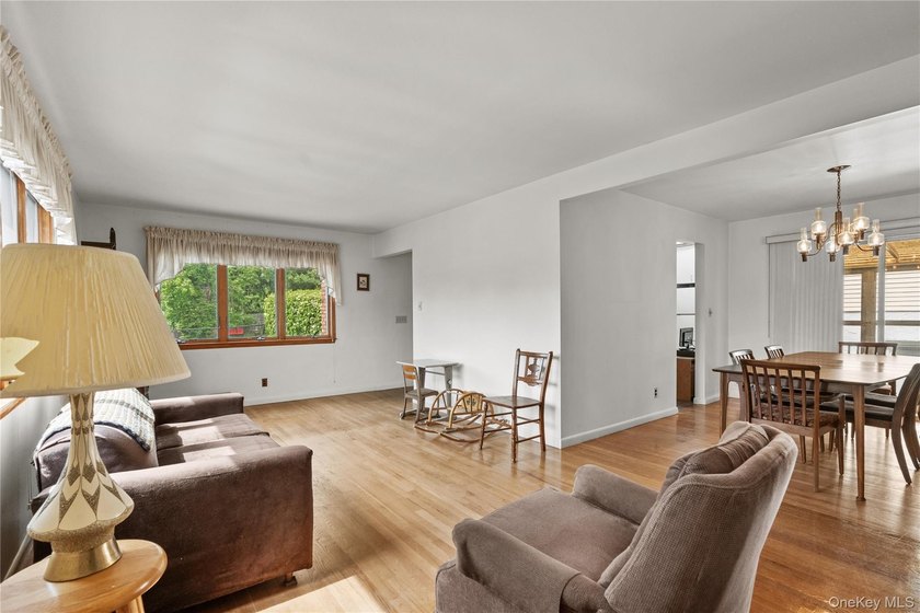 Welcome home to the East End of New Rochelle's highly desirable - photo 16