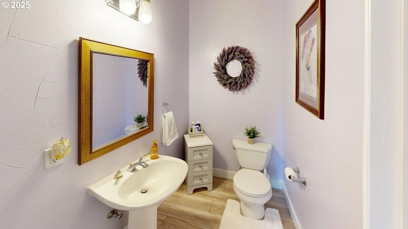 Spacious 4-bedroom, 3.5 bath residence with a rare 4-car garage - photo 16