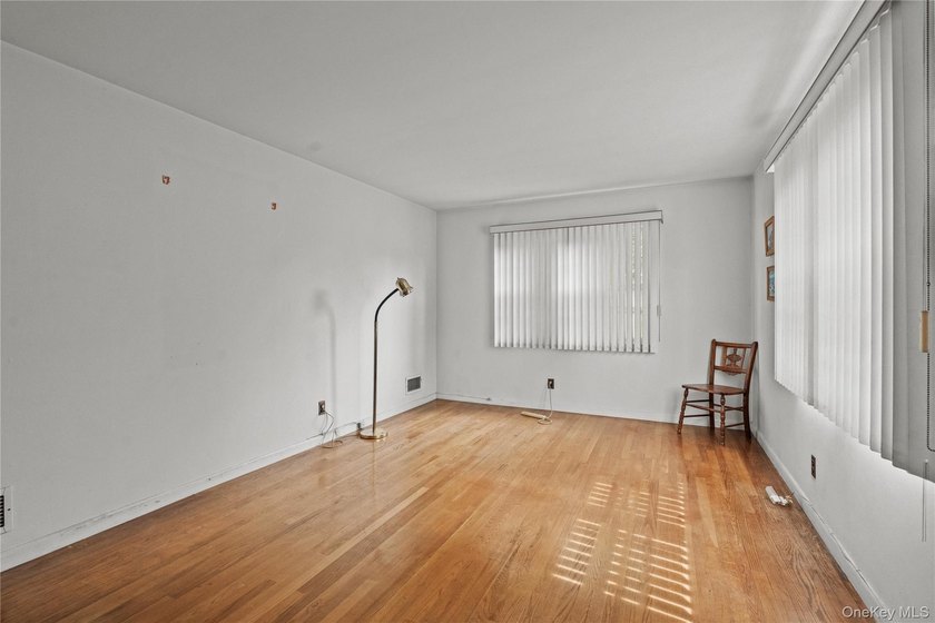 Welcome home to the East End of New Rochelle's highly desirable - photo 20
