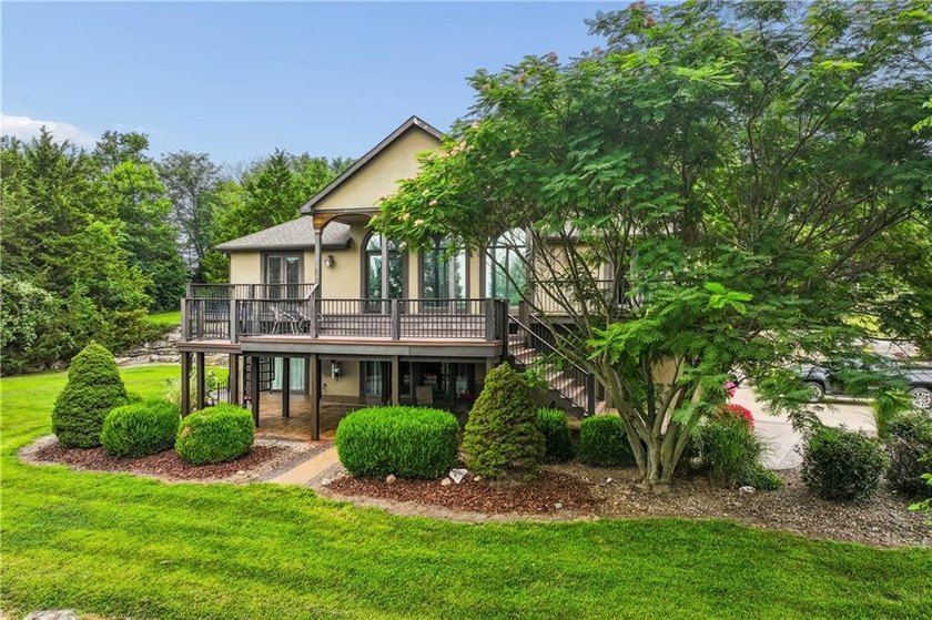 Enjoy peaceful country living in this spacious 4-bedroom, 3 - photo 3