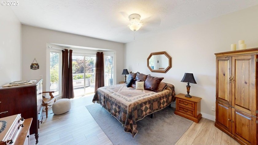 Spacious 4-bedroom, 3.5 bath residence with a rare 4-car garage - photo 23