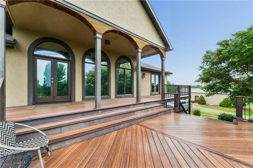 Enjoy peaceful country living in this spacious 4-bedroom, 3 - photo 5
