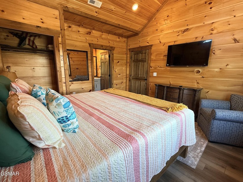 Turn-key 4-bedroom cabin located in the gated Timberlake Bay - photo 28
