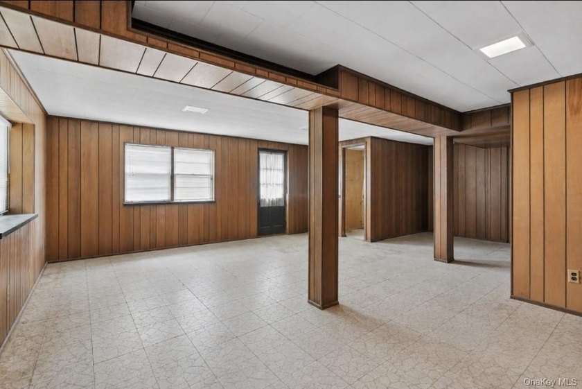 Welcome home to the East End of New Rochelle's highly desirable - photo 28