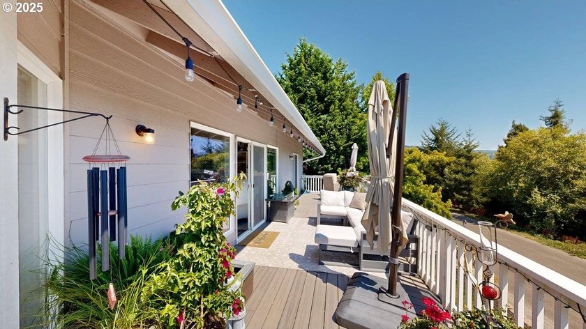 Spacious 4-bedroom, 3.5 bath residence with a rare 4-car garage - photo 32