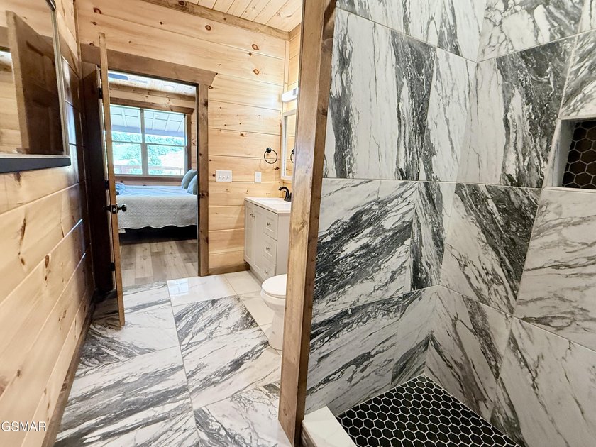 Turn-key 4-bedroom cabin located in the gated Timberlake Bay - photo 35