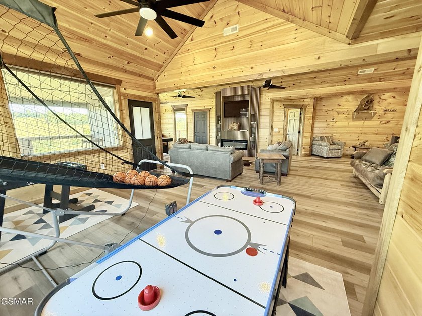 Turn-key 4-bedroom cabin located in the gated Timberlake Bay - photo 43