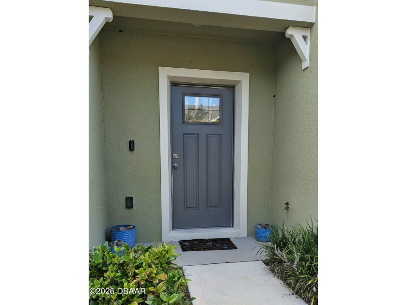 Your Port Orange paradise awaits. This sun-drenched, end-unit - photo 2