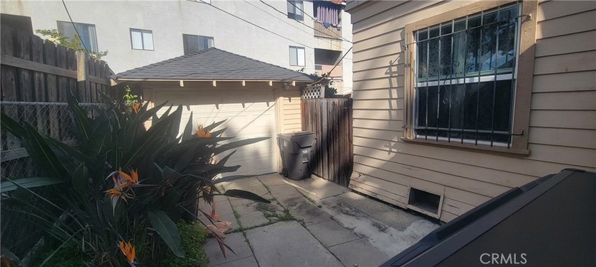 Discover the potential of this Duplex located at 411 E 8th - photo 4
