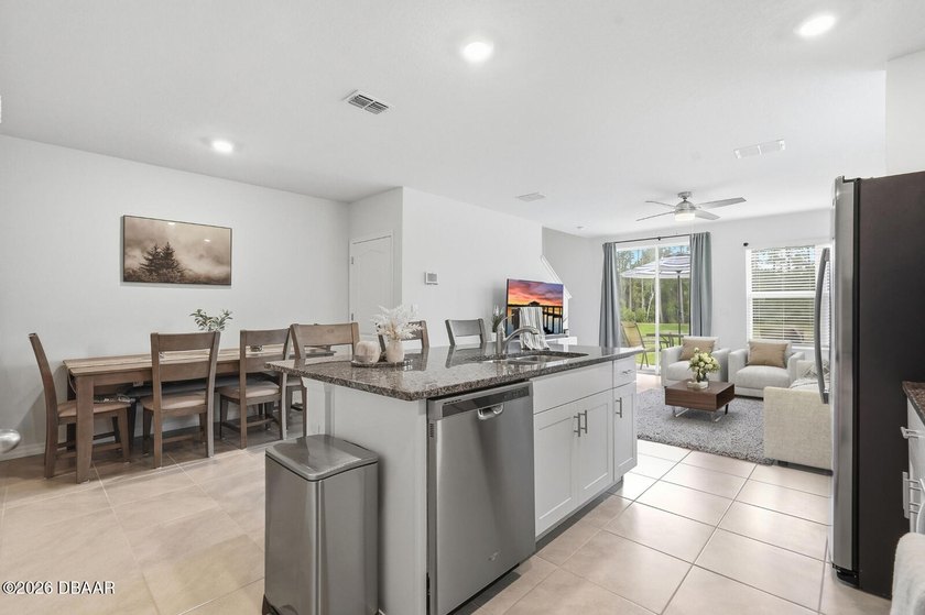 Your Port Orange paradise awaits. This sun-drenched, end-unit - photo 8