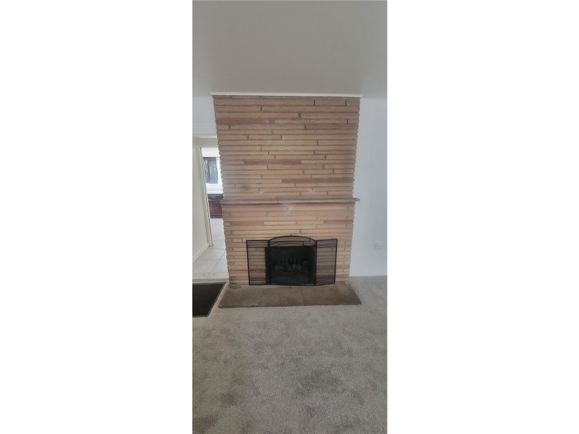 Discover the potential of this Duplex located at 411 E 8th - photo 8