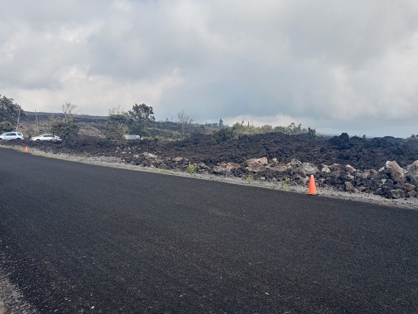 This lot features a natural blend of aa and pahoehoe lava with - photo 3