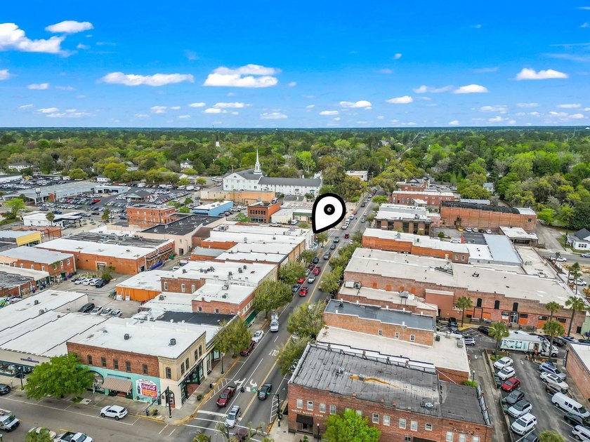Offered for sale turn key building. Purchaser has the option to - photo 12