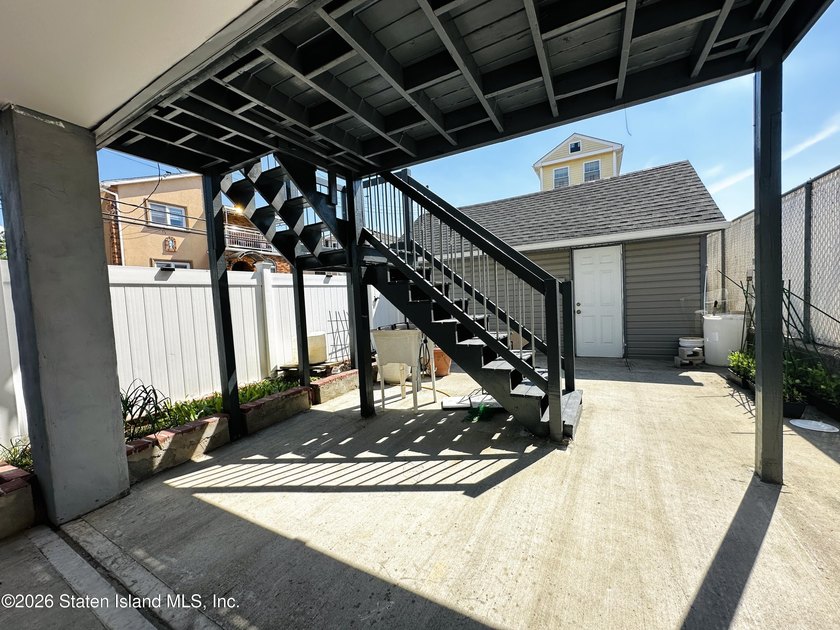 An Single family detached home on Staten Island Good location - photo 17
