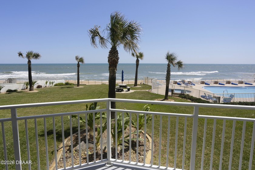 Rare ground floor unit with direct access to the beach and pool - photo 3