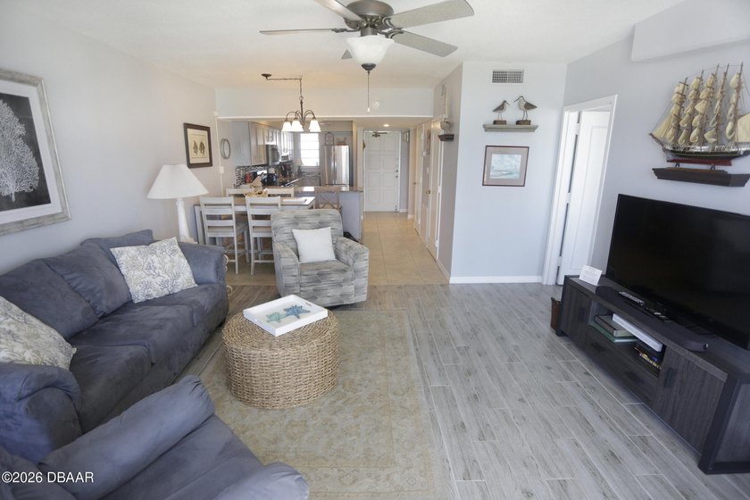 Rare ground floor unit with direct access to the beach and pool - photo 8