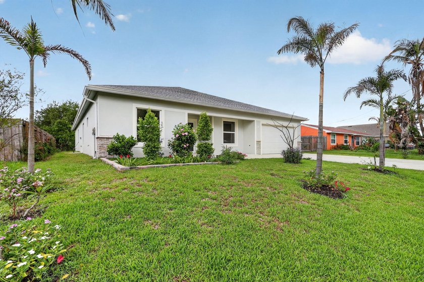 Brand-new construction in Port St. Lucie offering an impressive - photo 2