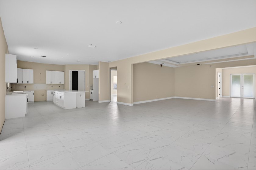 Brand-new construction in Port St. Lucie offering an impressive - photo 8