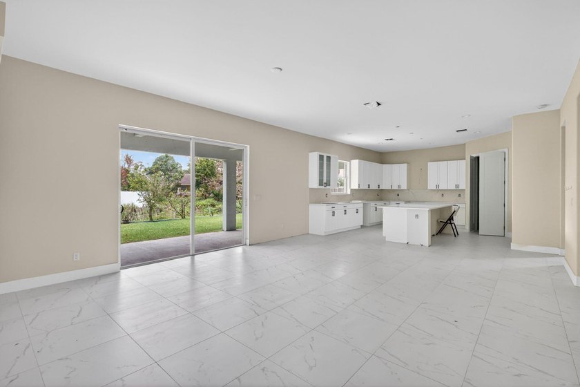 Brand-new construction in Port St. Lucie offering an impressive - photo 9
