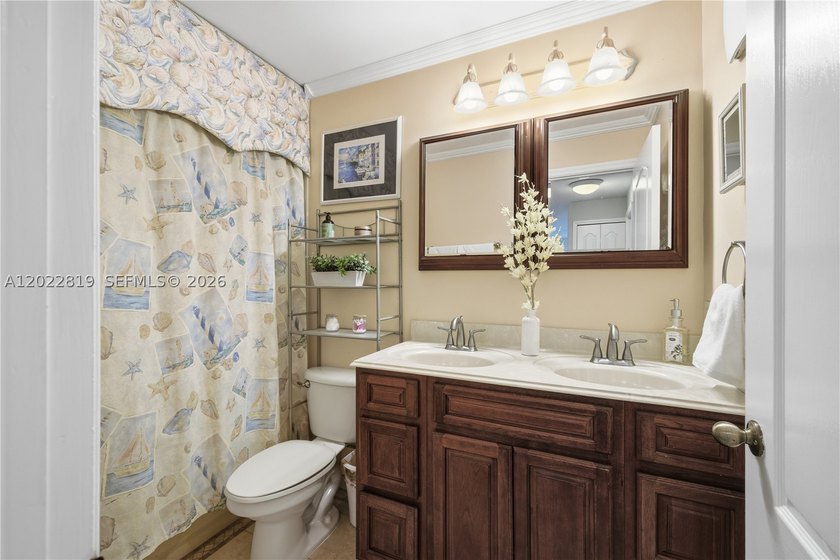 Beautifully updated home in the highly desirable gated community - photo 22