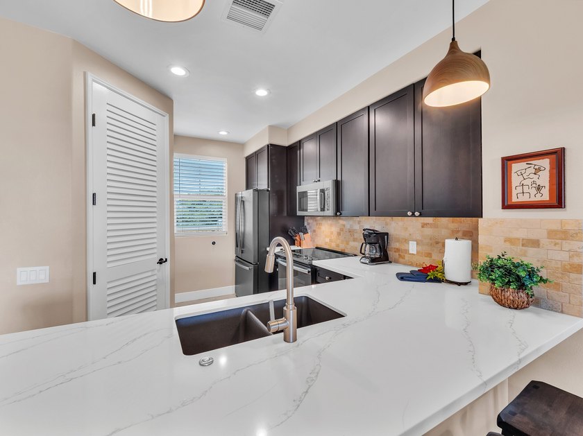 BEAUTIFULLY RENOVATED Penthouse LOFT w/ GARAGE in Waikoloa Beach - photo 3