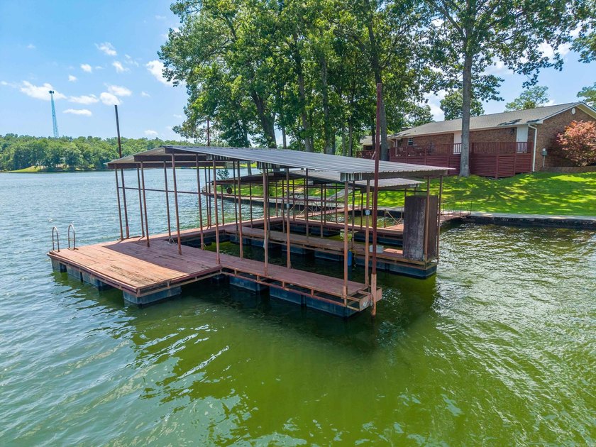 300+ ft of Waterfront on Lake Hamilton! Rare point lot, gated - photo 5