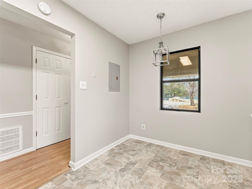 Move right into this beautifully updated end-unit upper-level - photo 4