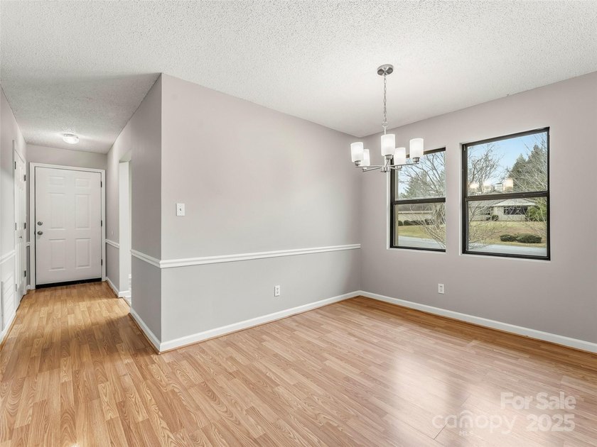 Move right into this beautifully updated end-unit upper-level - photo 7
