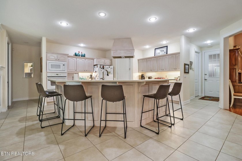 Experience luxury golf course living in this entertainer's dream - photo 12